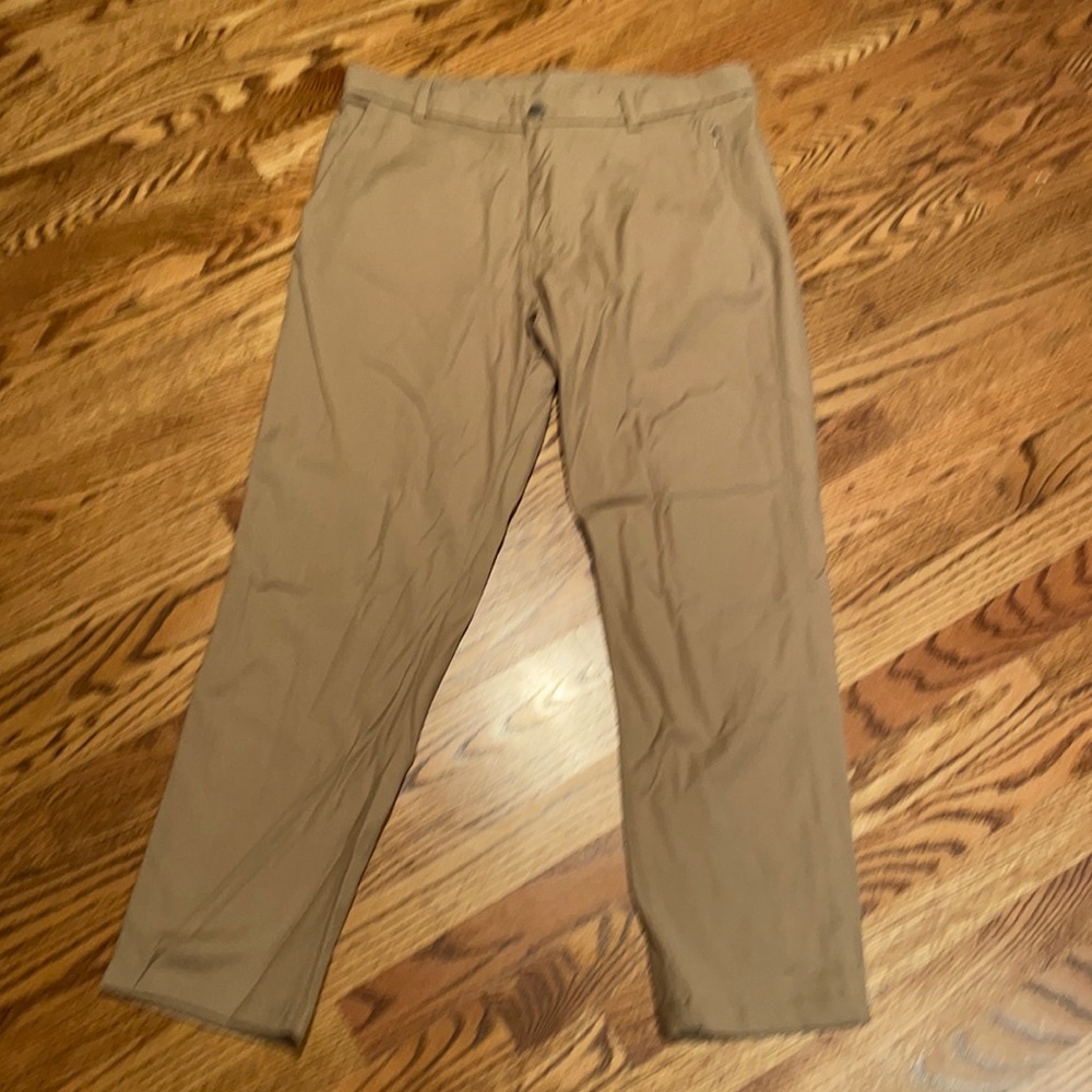 Men’s Lululemon khakis slant pocket 2 zip back pockets